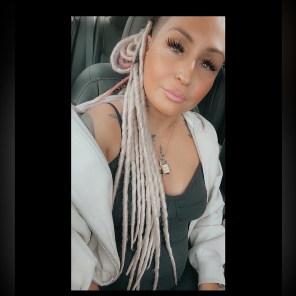 Meet your posher. 🩷💃🏻🥰 - Picture 7 of 11